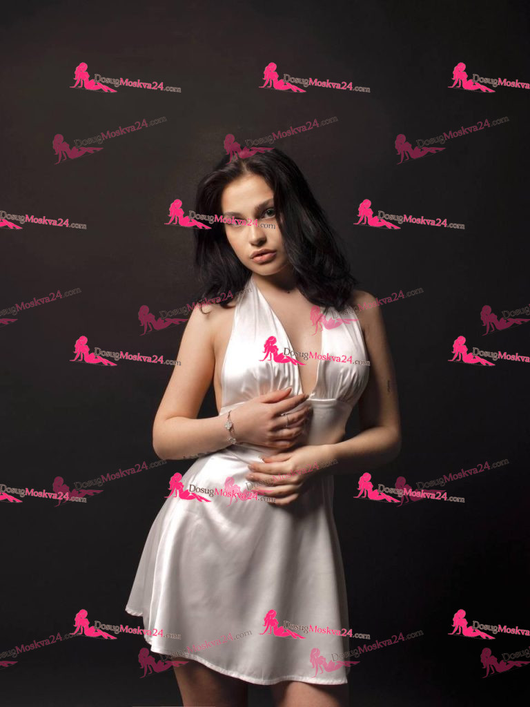 Проститутка Есения - грудь 1, рост 165 см, вес 53 кг, цвет волос Брюнетки, национальность Русские, Славянки