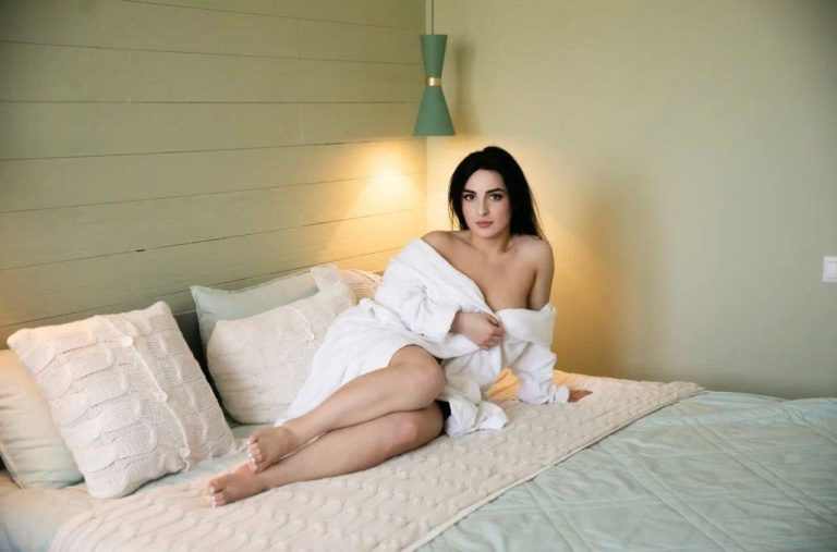 Проститутка Мила - грудь 2, рост 162 см, вес 56 кг, цвет волос Шатенки, национальность Славянки