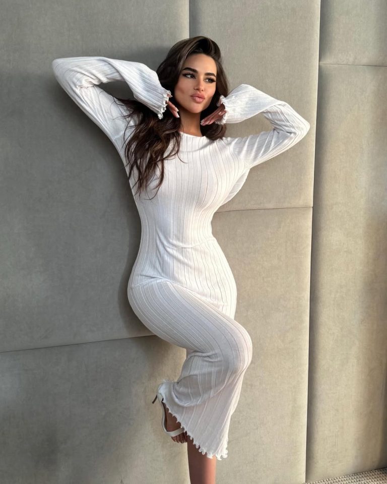 Проститутка Хелена - грудь 3, рост 169 см, вес 57 кг, цвет волос Брюнетки, национальность Славянки