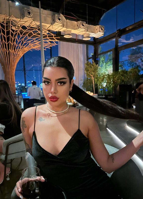 Проститутка Элиза - грудь 3, рост 167 см, вес 57 кг, цвет волос Шатенки, национальность Славянки