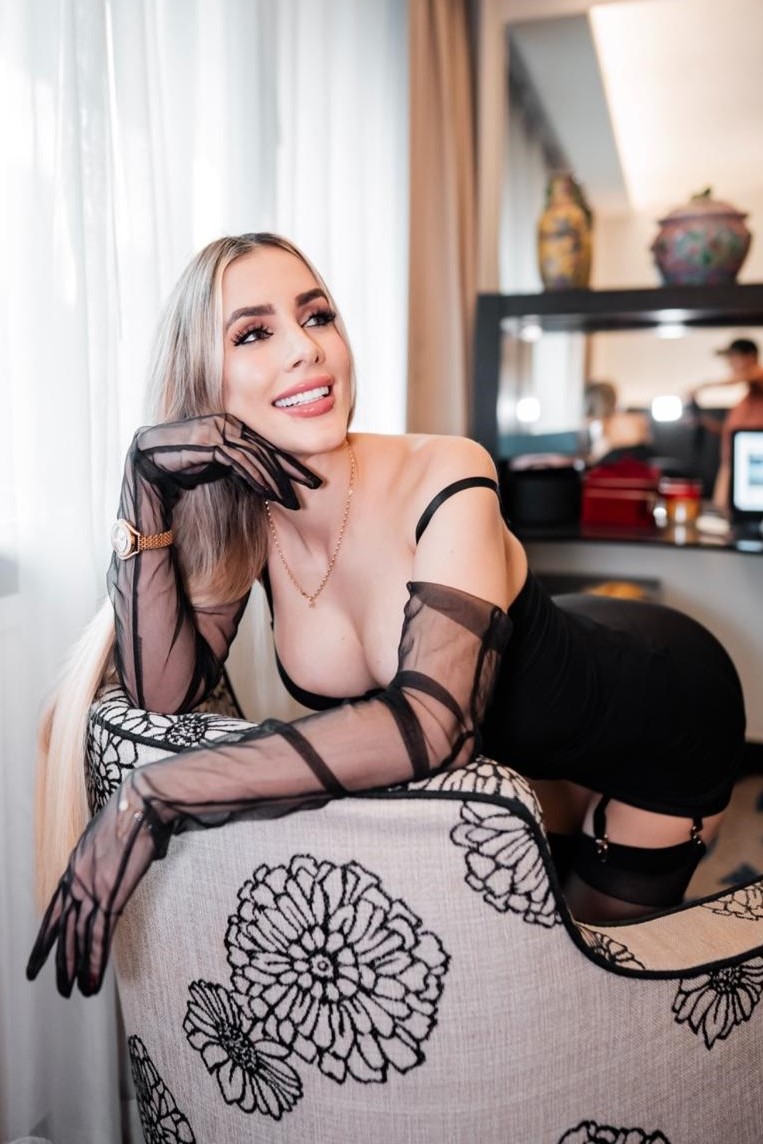 Проститутка Майса - грудь 3, рост 165 см, вес 50 кг, цвет волос Блондинки, национальность Славянки