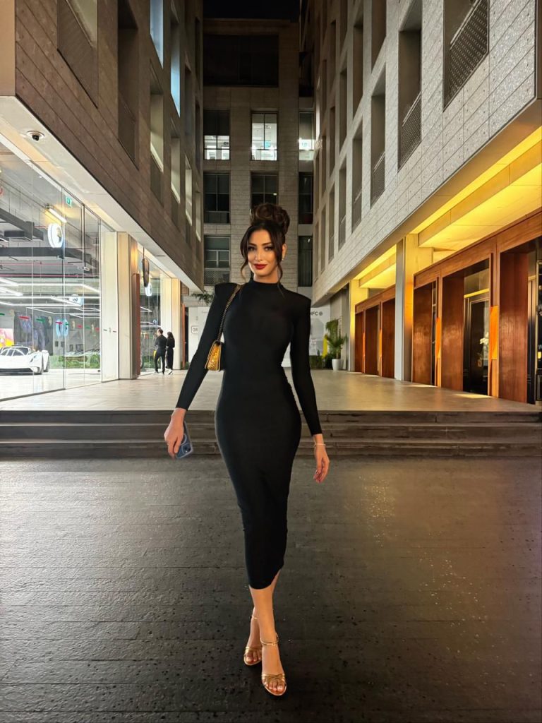 Проститутка Найя - грудь 4, рост 177 см, вес 56 кг, цвет волос Шатенки, национальность Славянки