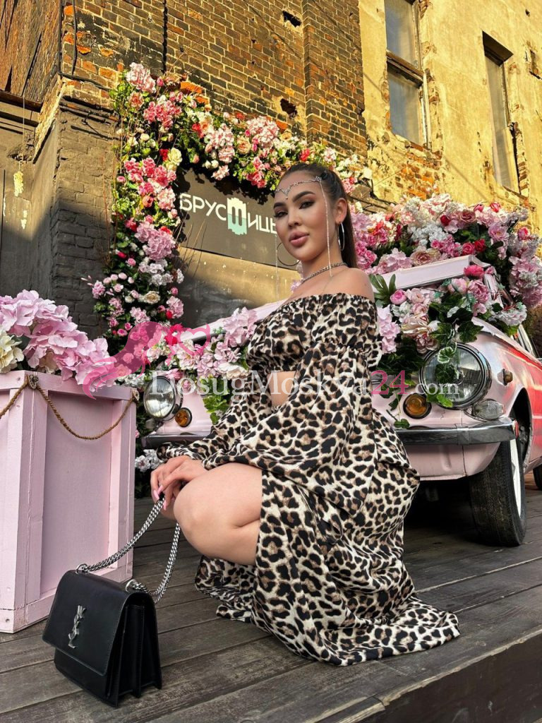 Проститутка Дина - грудь 2, рост 158 см, вес 60 кг, цвет волос Брюнетки, национальность Негритянки