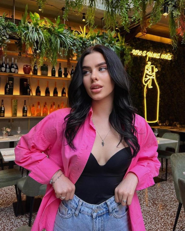 Проститутка Табита - грудь 1, рост 175 см, вес 55 кг, цвет волос Шатенки, национальность Славянки