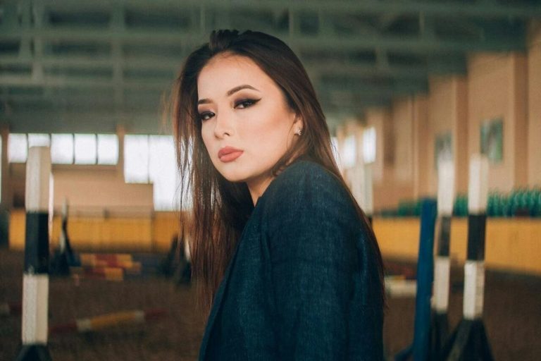 Проститутка Нелли - грудь 2, рост 175 см, вес 57 кг, цвет волос Брюнетки, национальность Славянки