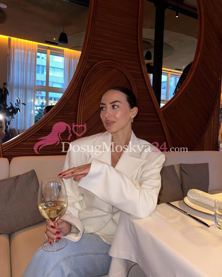 Проститутка Джульетта - грудь 4, рост 172 см, вес 61 кг, цвет волос Шатенки, национальность Славянки