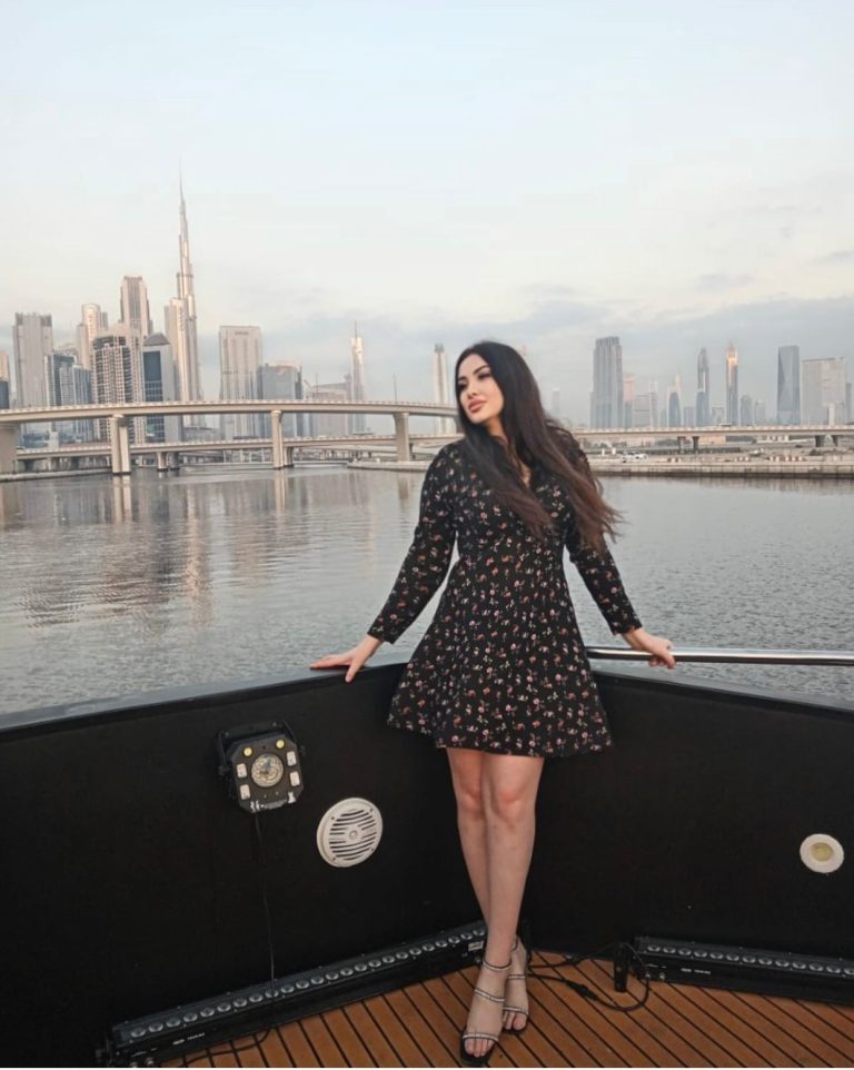 Проститутка Марта - грудь 2, рост 170 см, вес 75 кг, цвет волос Шатенки, национальность Славянки