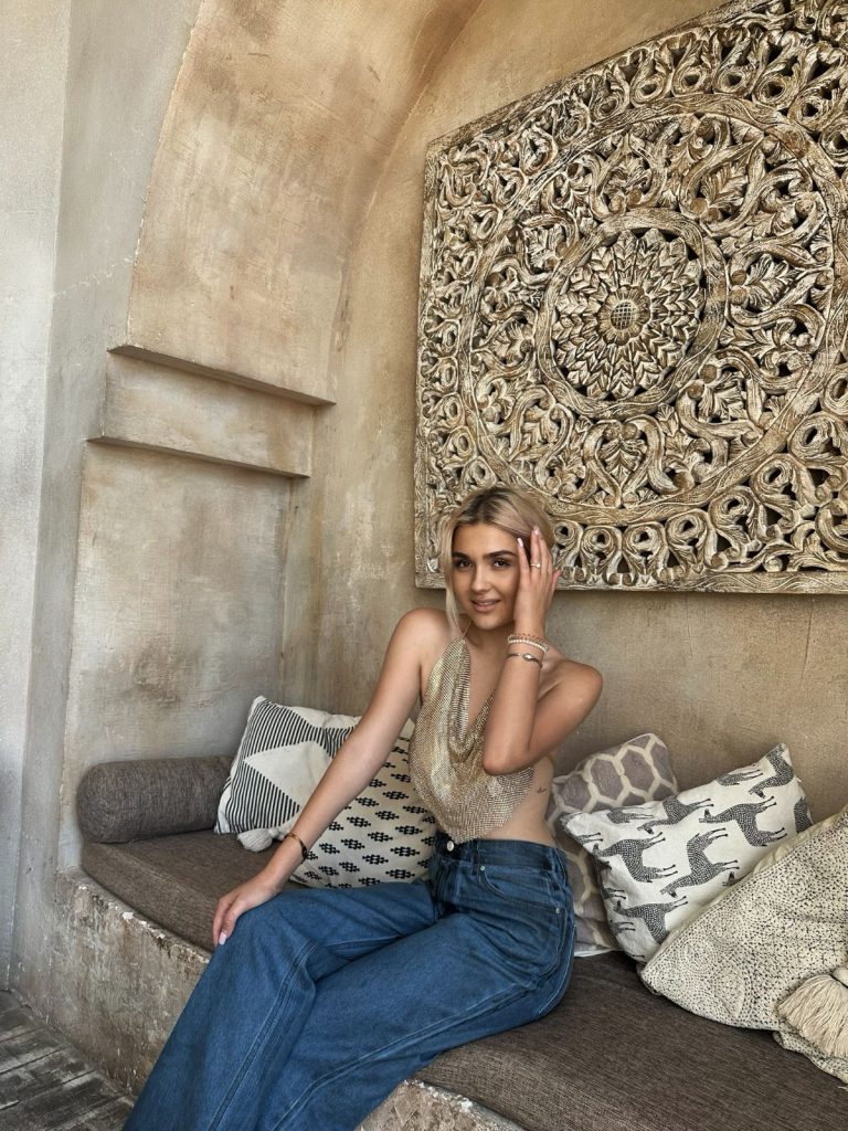 Проститутка Мартина - грудь 2, рост 173 см, вес 57 кг, цвет волос Блондинки, национальность Славянки