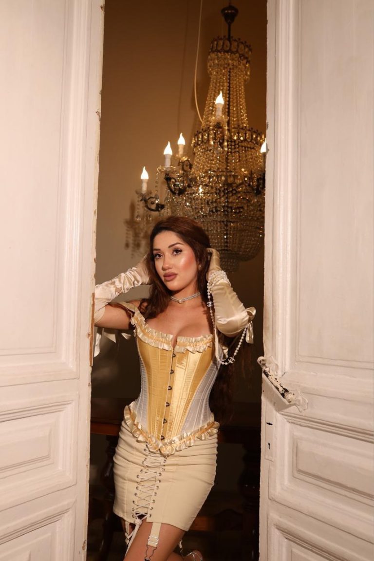 Проститутка Меринда - грудь 3, рост 162 см, вес 48 кг, цвет волос Брюнетки, национальность Славянки