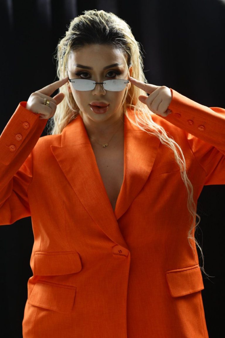 Проститутка Мелинда - грудь 3, рост 165 см, вес 65 кг, цвет волос Блондинки, национальность Славянки