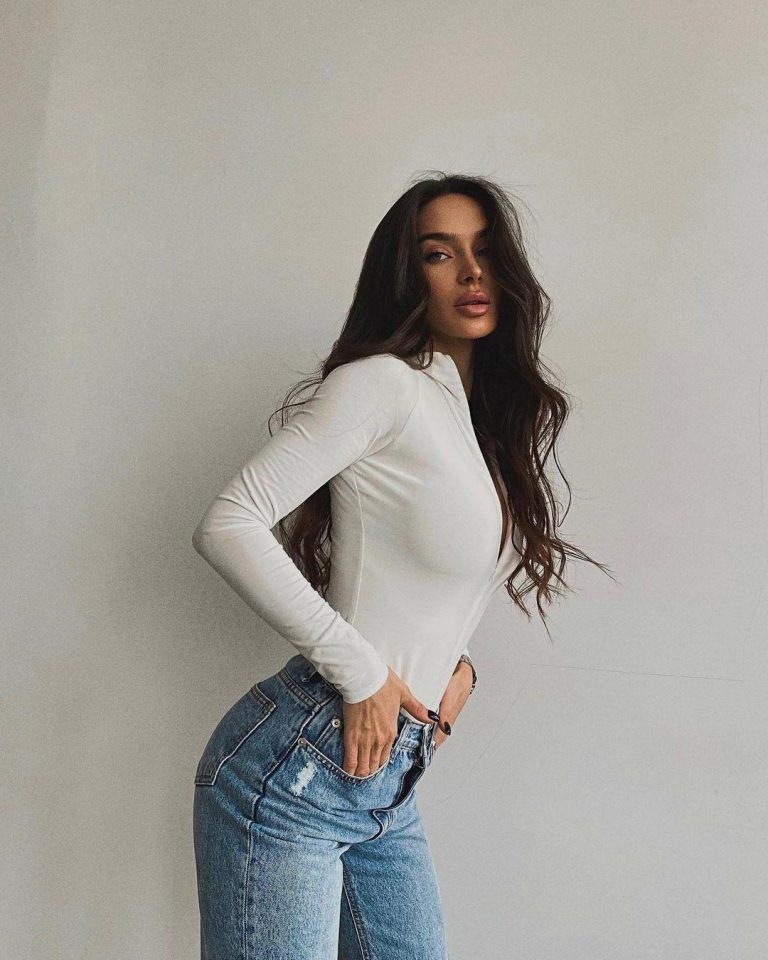 Проститутка Уилла - грудь 2, рост 172 см, вес 53 кг, цвет волос Брюнетки, национальность Славянки