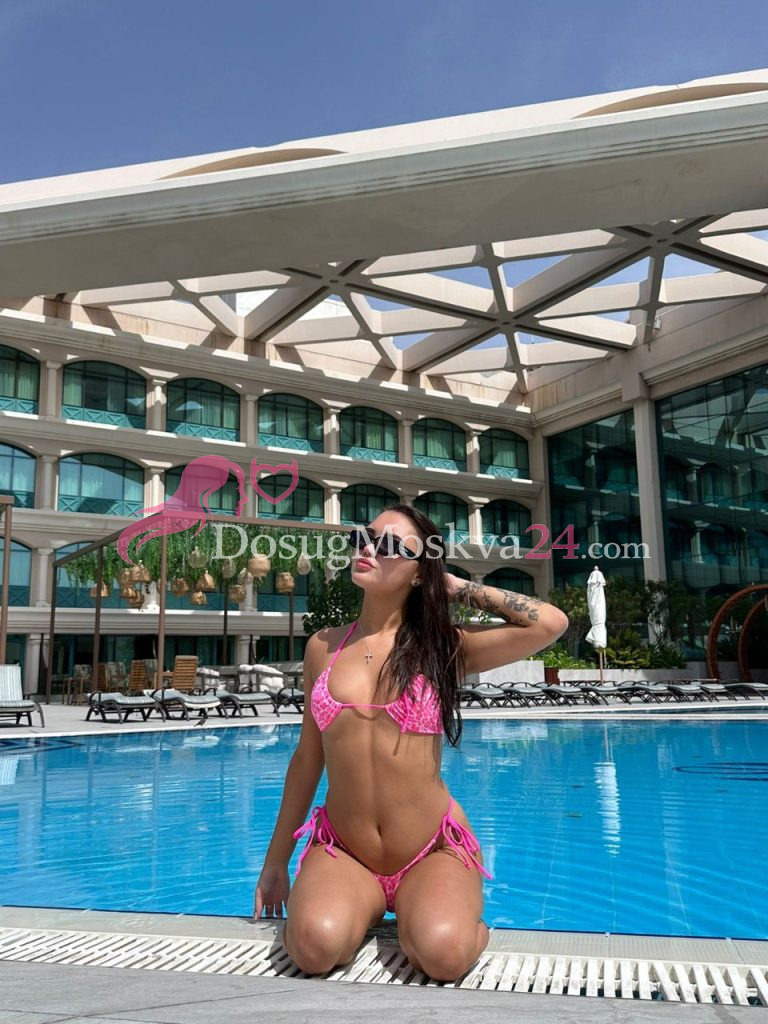 Проститутка Корнелия - грудь 2, рост 168 см, вес 55 кг, цвет волос Шатенки, национальность Славянки