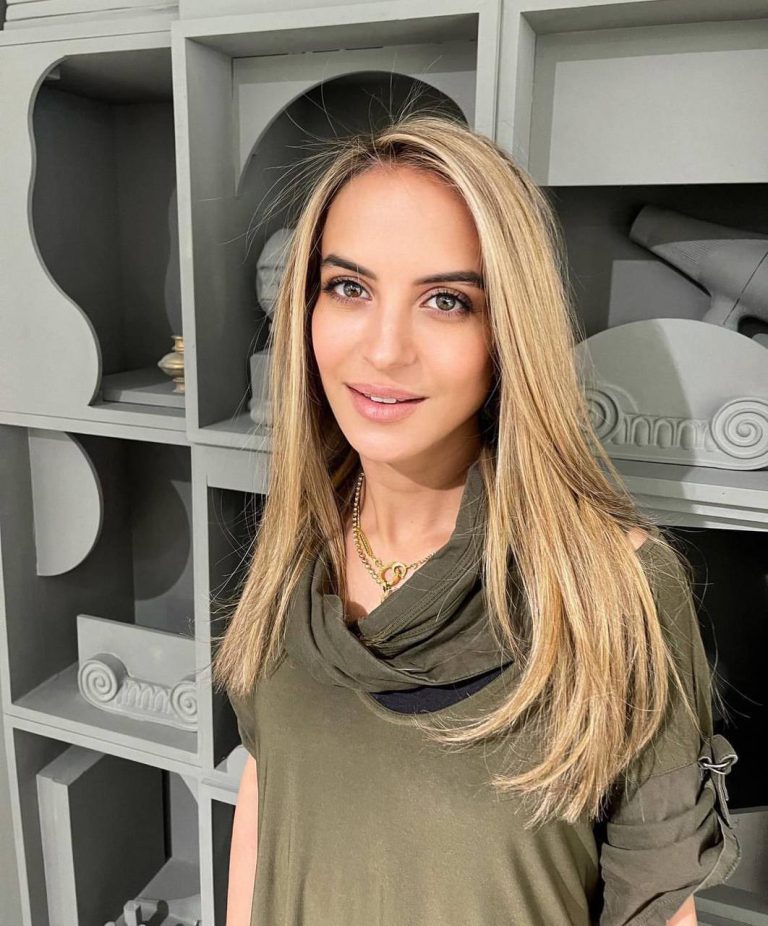 Проститутка Романа - грудь 3, рост 158 см, вес 49 кг, цвет волос Блондинки, национальность Славянки