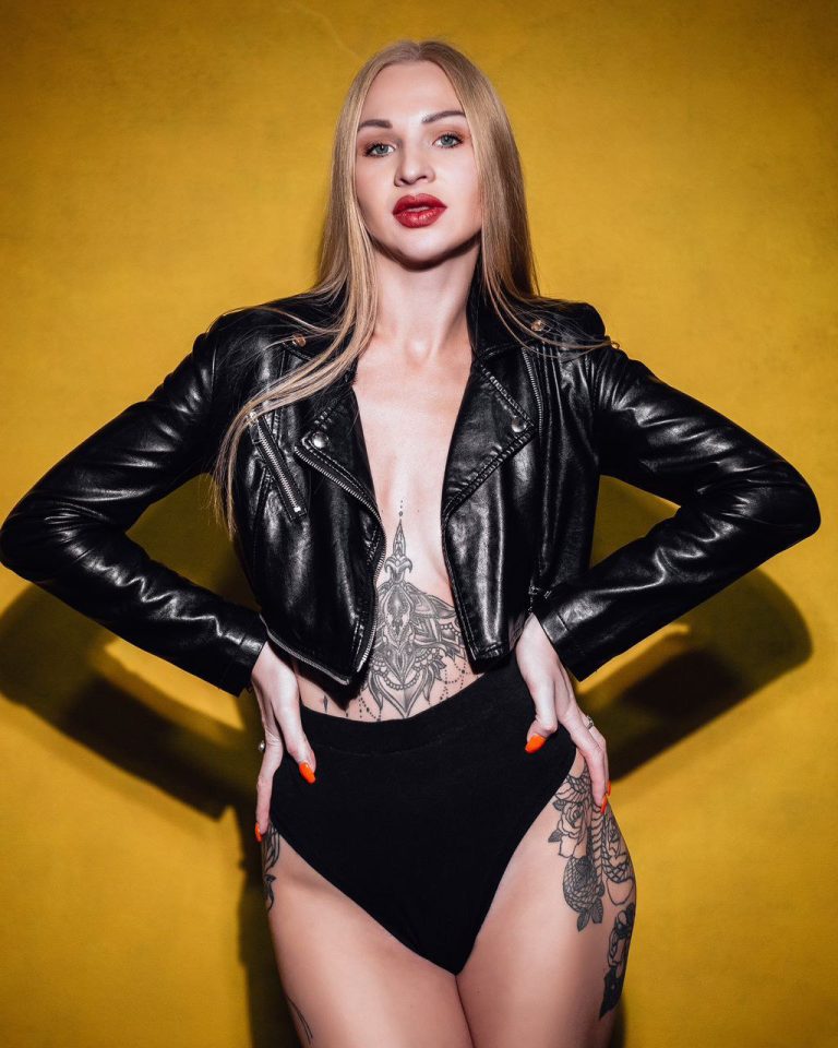 Проститутка Стася - грудь 2, рост 182 см, вес 60 кг, цвет волос Блондинки, национальность Славянки