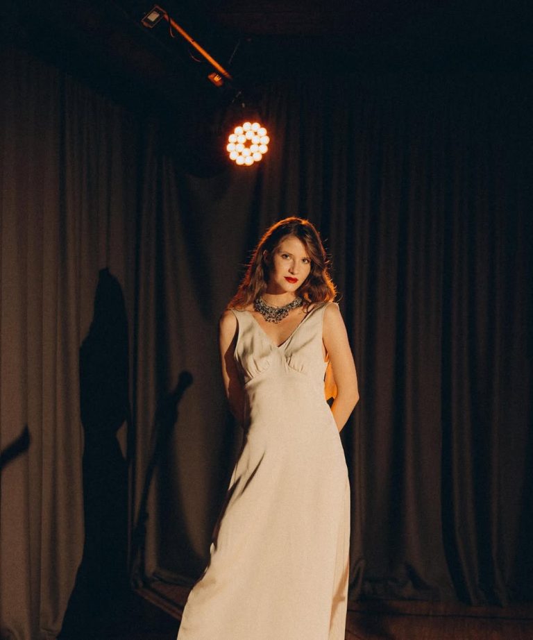 Проститутка Марина - грудь 1, рост 173 см, вес 58 кг, цвет волос Блондинки, национальность Славянки