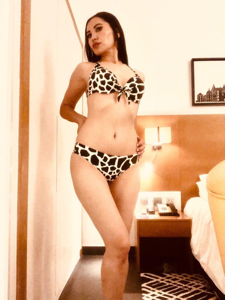 Проститутка Мирелла - грудь 2, рост 169 см, вес 53 кг, цвет волос Шатенки, национальность Славянки