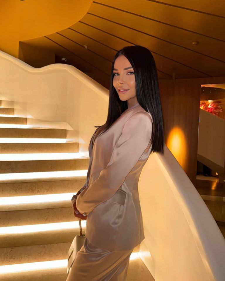 Проститутка Марго - грудь 2, рост 168 см, вес 56 кг, цвет волос Шатенки, национальность Славянки