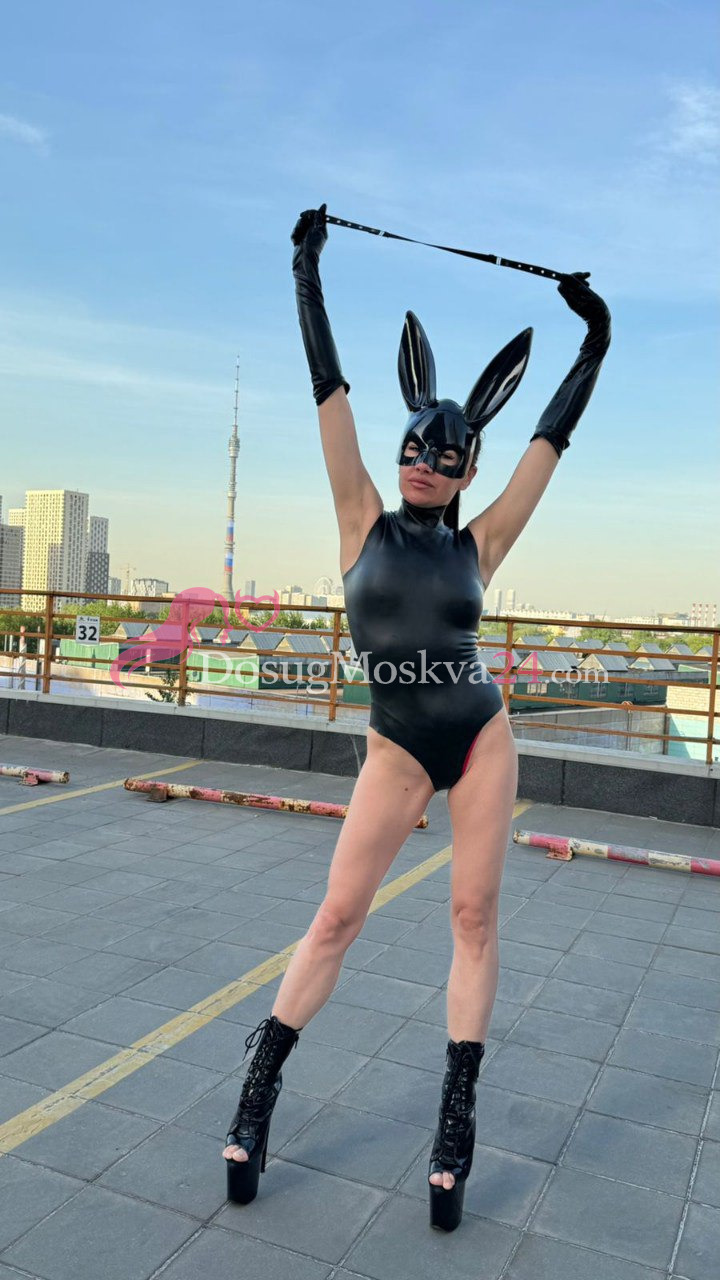 Проститутка Крис - грудь 2, рост 168 см, вес 49 кг, цвет волос Шатенки, национальность Славянки