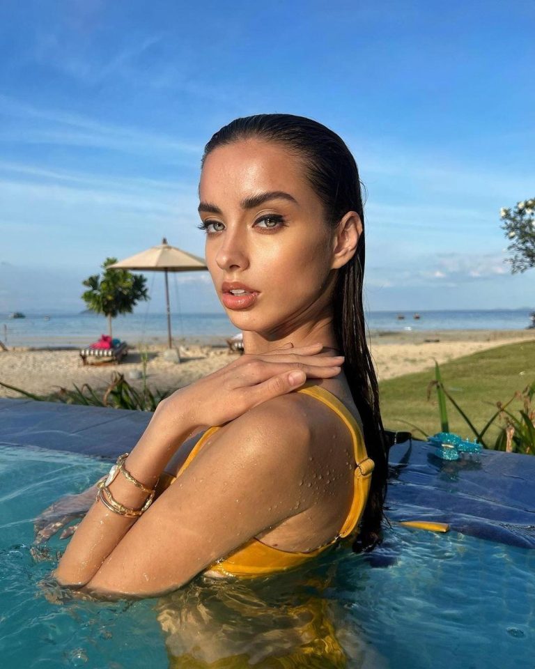 Проститутка Сьерра - грудь 2, рост 177 см, вес 50 кг, цвет волос Брюнетки, национальность Славянки