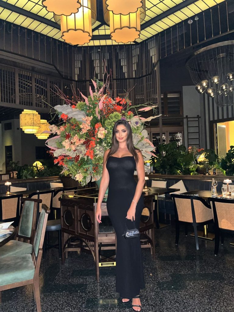 Проститутка Найя - грудь 4, рост 177 см, вес 56 кг, цвет волос Шатенки, национальность Славянки