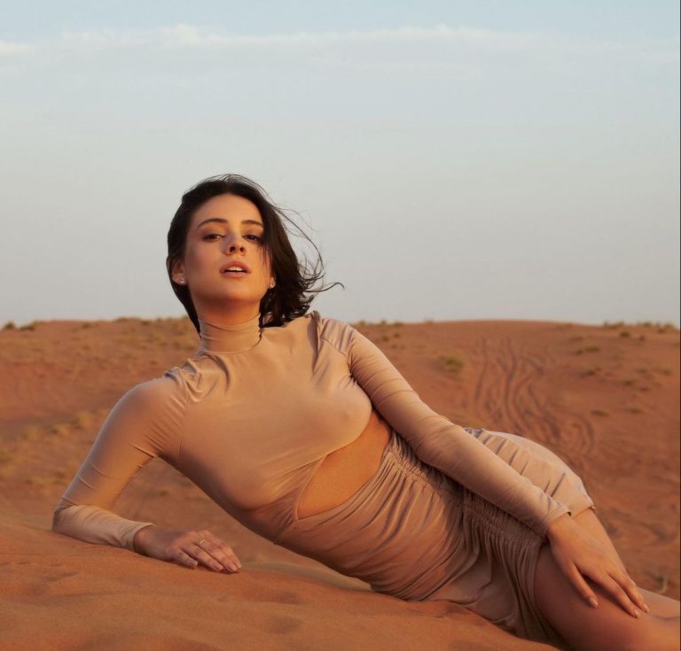 Проститутка Талита - грудь 1, рост 165 см, вес 52 кг, цвет волос Брюнетки, национальность Славянки