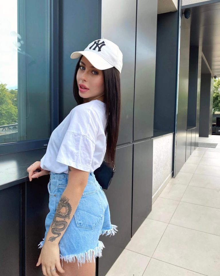 Проститутка Наталья - грудь 1, рост 169 см, вес 57 кг, цвет волос Шатенки, национальность Славянки