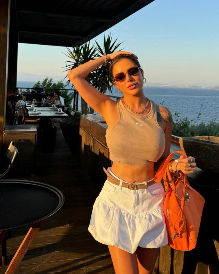 Проститутка Сана - грудь 3, рост 168 см, вес 50 кг, цвет волос Блондинки, национальность Славянки