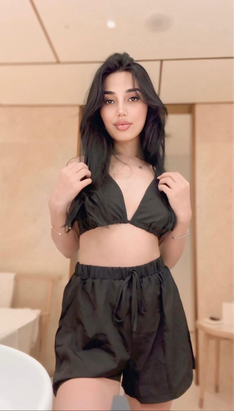 Проститутка Луиза - грудь 2, рост 159 см, вес 48 кг, цвет волос Брюнетки, национальность Славянки