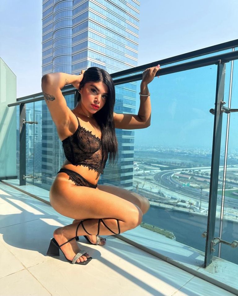 Проститутка Носика - грудь 2, рост 167 см, вес 58 кг, цвет волос Шатенки, национальность Славянки