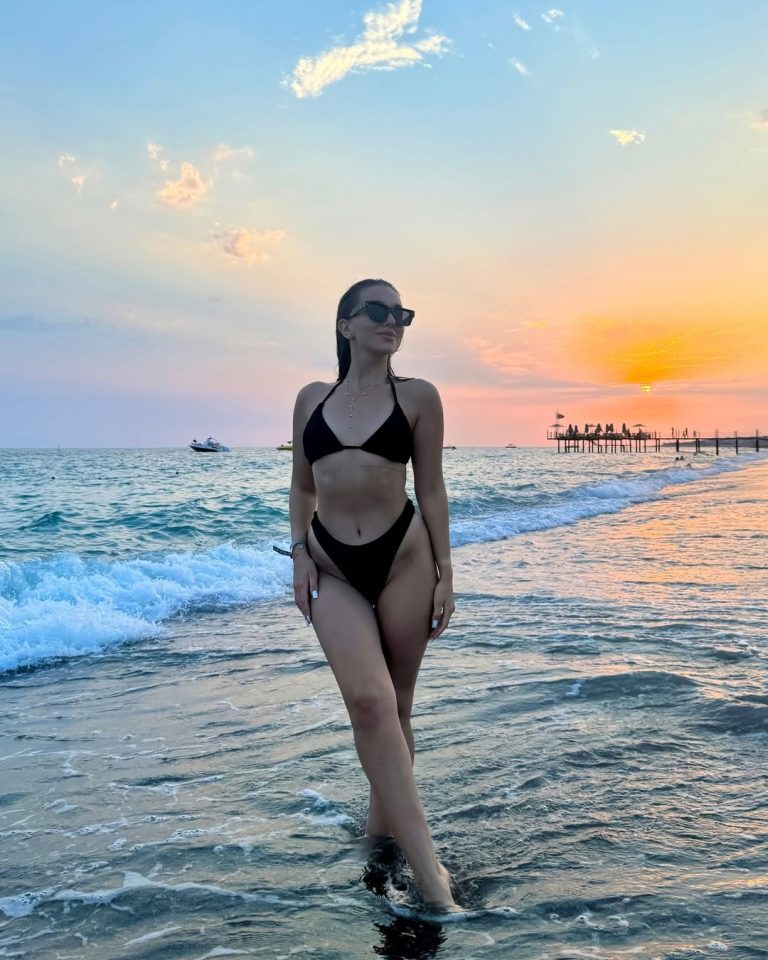 Проститутка Стелла - грудь 2, рост 175 см, вес 57 кг, цвет волос Шатенки, национальность Славянки