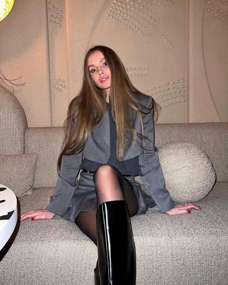 Проститутка Уэверли - грудь 1, рост 175 см, вес 53 кг, цвет волос Блондинки, национальность Славянки