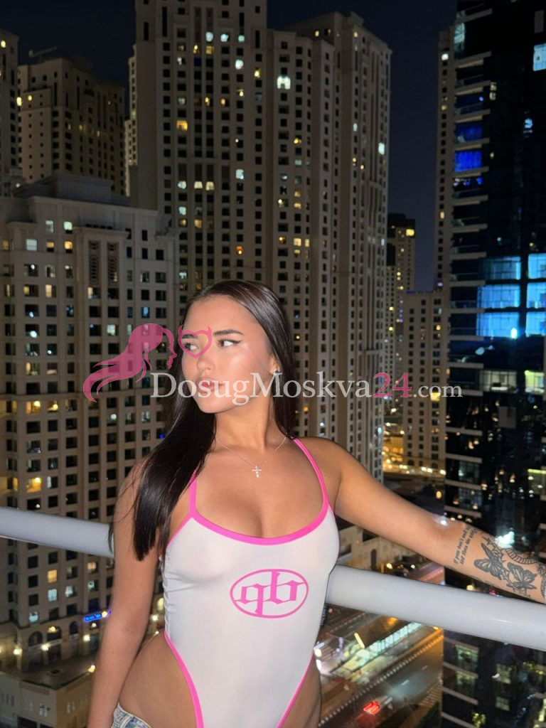 Проститутка Корнелия - грудь 2, рост 168 см, вес 55 кг, цвет волос Шатенки, национальность Славянки