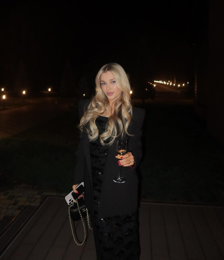 Проститутка Мадлен - грудь 3, рост 172 см, вес 59 кг, цвет волос Блондинки, национальность Славянки