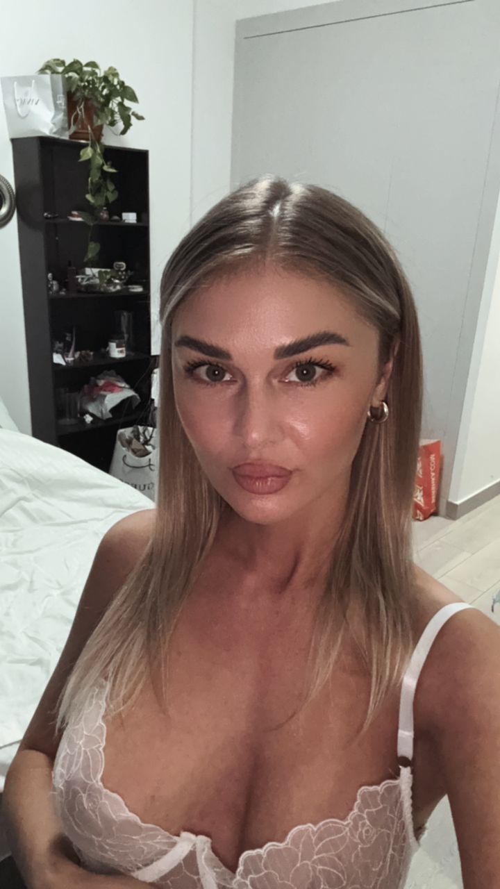 Проститутка Талия - грудь 2, рост 162 см, вес 49 кг, цвет волос Блондинки, национальность Славянки