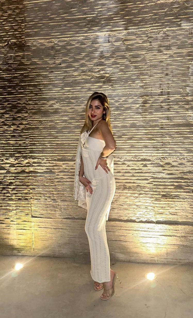 Проститутка София - грудь 2, рост 160 см, вес 50 кг, цвет волос Блондинки, национальность Славянки