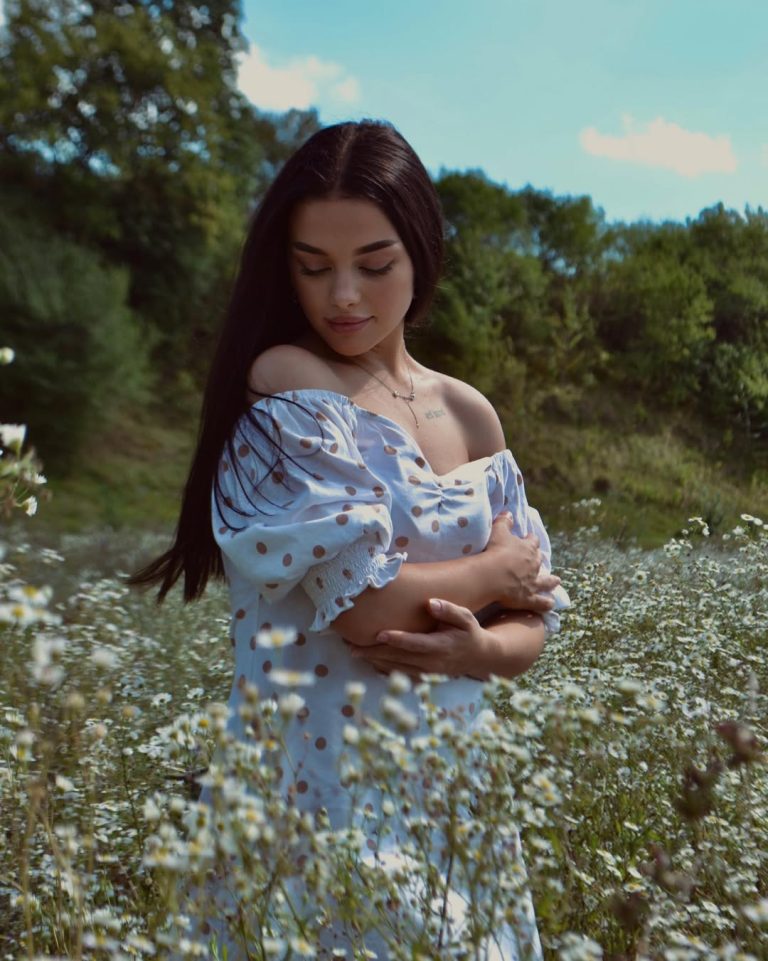 Проститутка Серена - грудь 1, рост 173 см, вес 58 кг, цвет волос Шатенки, национальность Славянки