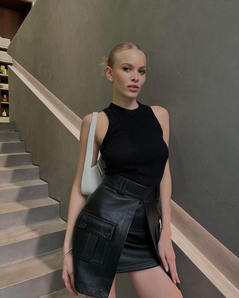 Проститутка Цинния - грудь 2, рост 177 см, вес 53 кг, цвет волос Блондинки, национальность Славянки