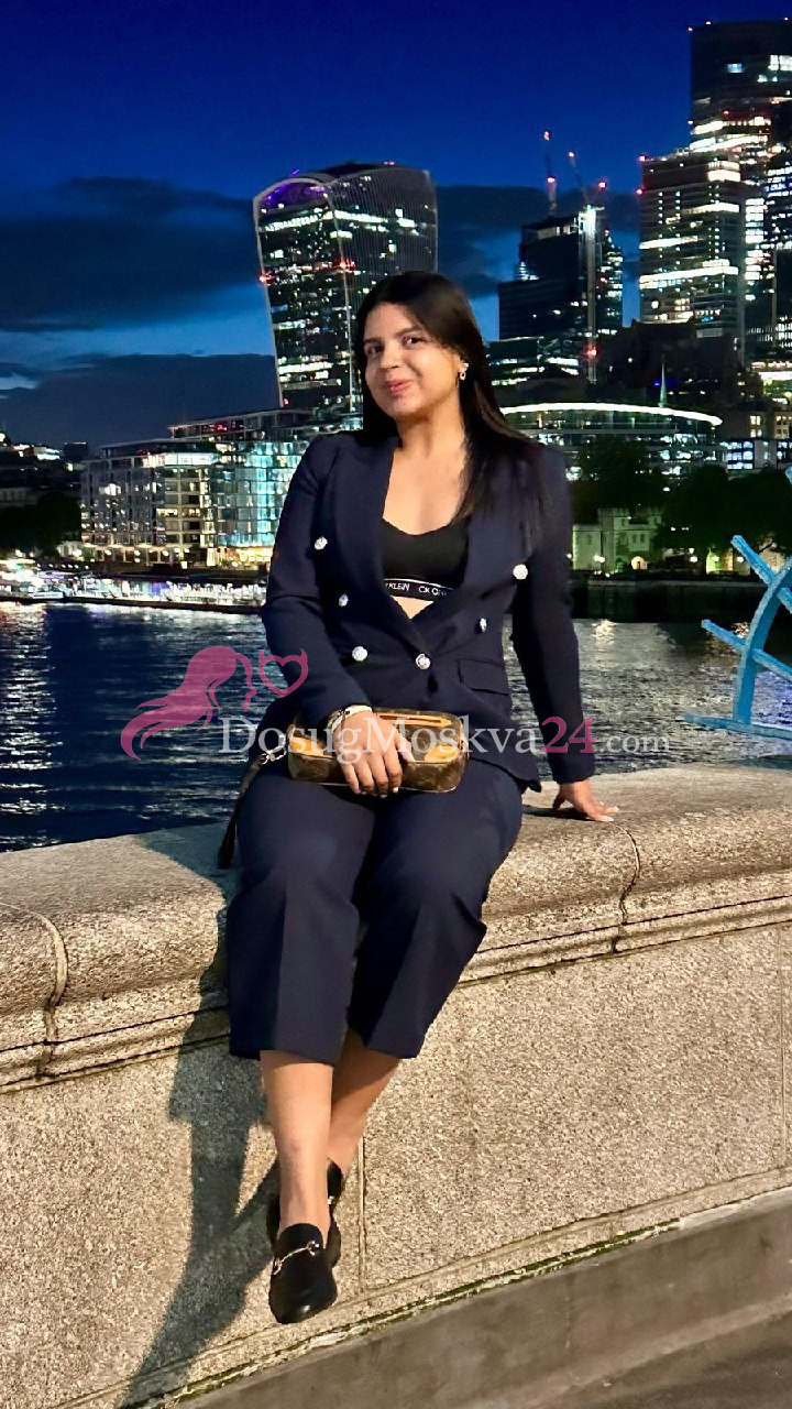 Проститутка Изида - грудь 3, рост 170 см, вес 75 кг, цвет волос Шатенки, национальность Славянки