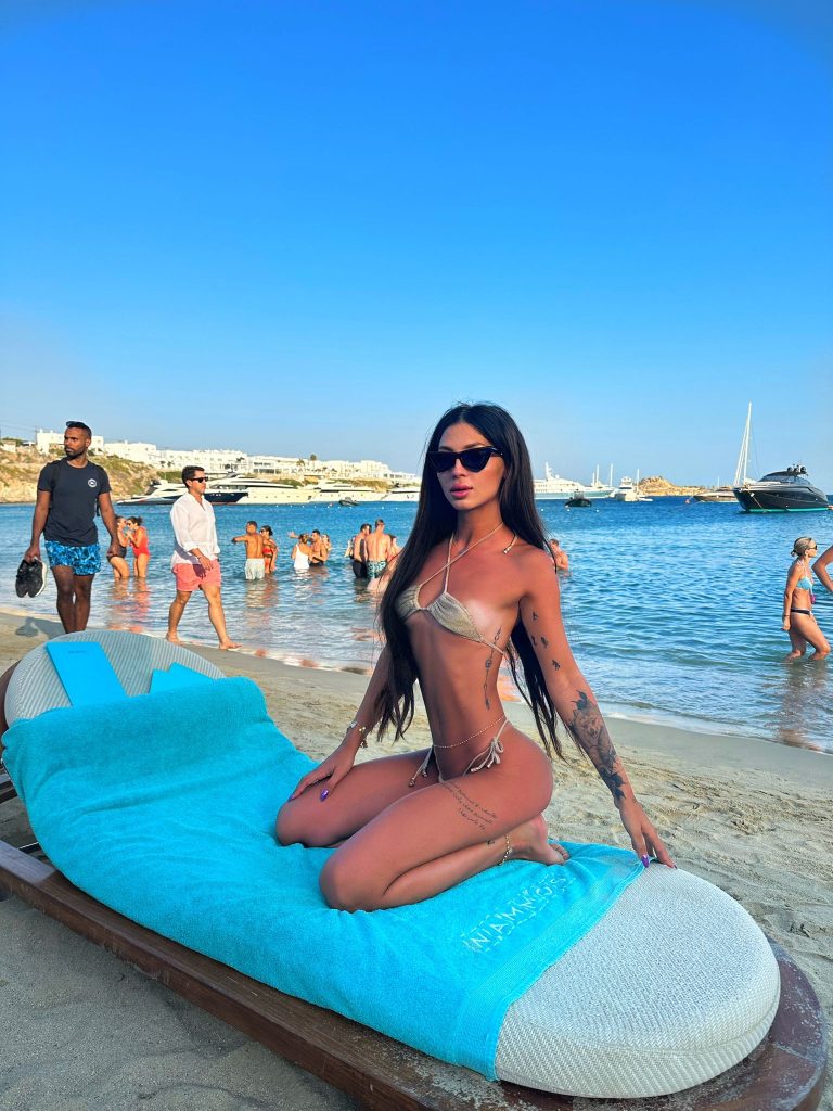 Проститутка Синди - грудь 1, рост 175 см, вес 54 кг, цвет волос Брюнетки, национальность Славянки