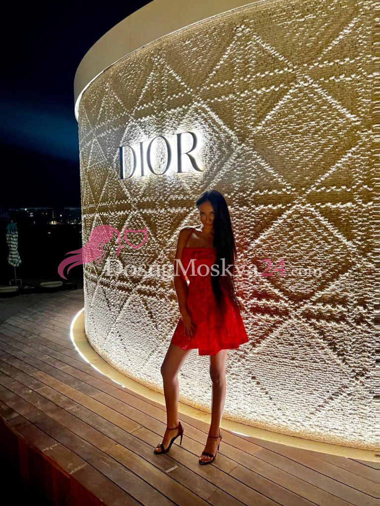 Проститутка Алиса - грудь 2, рост 170 см, вес 53 кг, цвет волос Шатенки, национальность Славянки