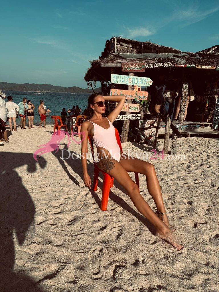 Проститутка Карина - грудь 1, рост 170 см, вес 49 кг, цвет волос Брюнетки, национальность Славянки