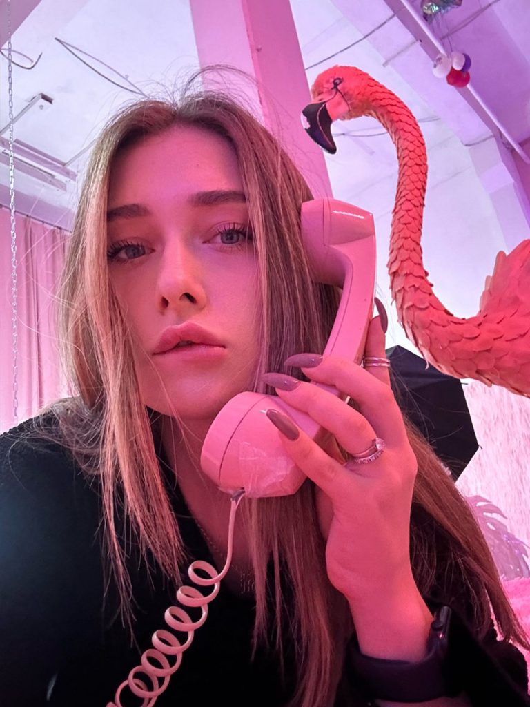 Проститутка Надин - грудь 1, рост 168 см, вес 58 кг, цвет волос Брюнетки, национальность Славянки