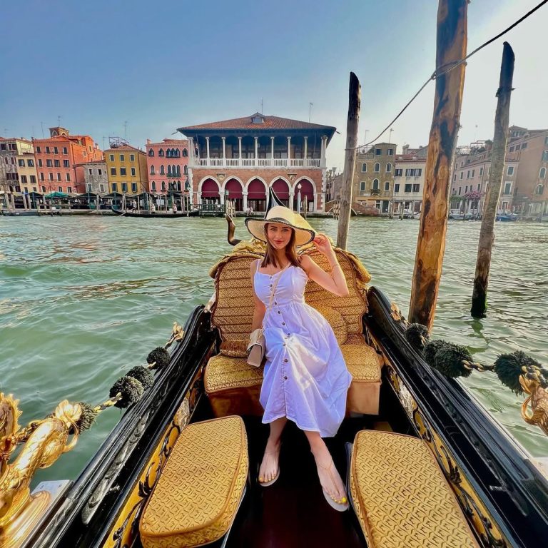 Проститутка Пенелопа - грудь 2, рост 174 см, вес 59 кг, цвет волос Брюнетки, национальность Славянки