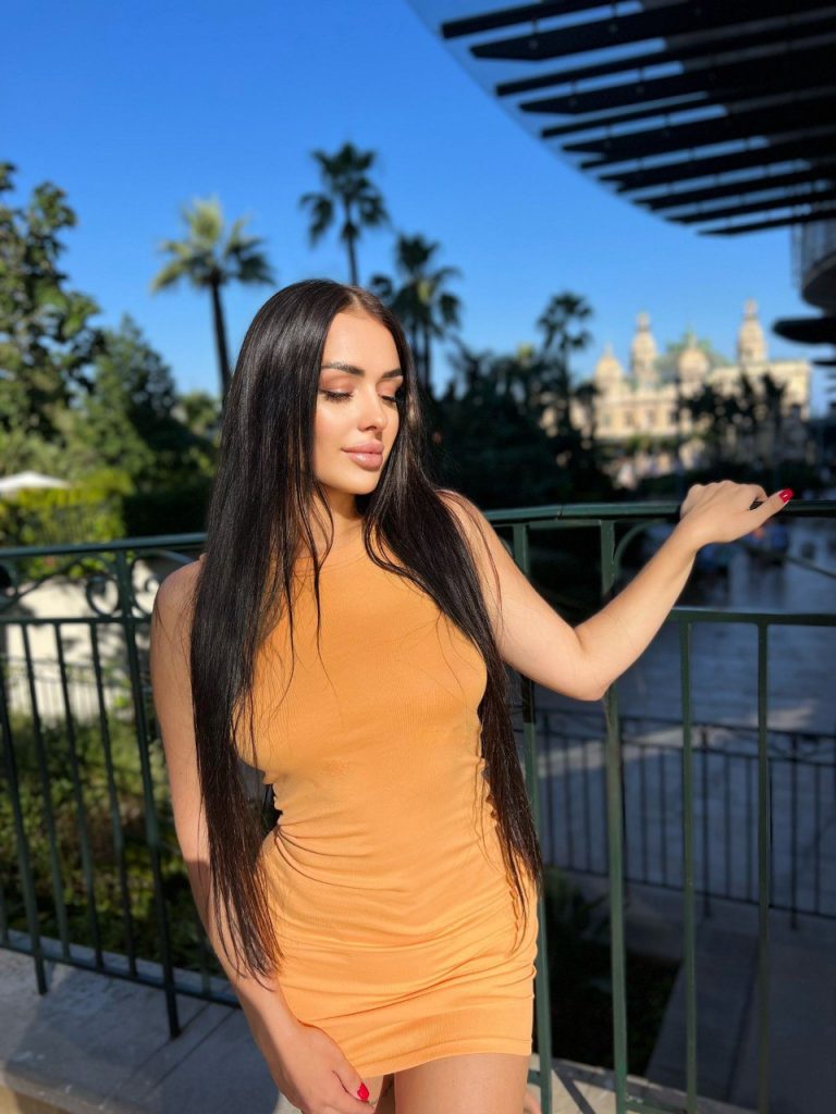 Проститутка Марлен - грудь 2, рост 170 см, вес 55 кг, цвет волос Шатенки, национальность Славянки