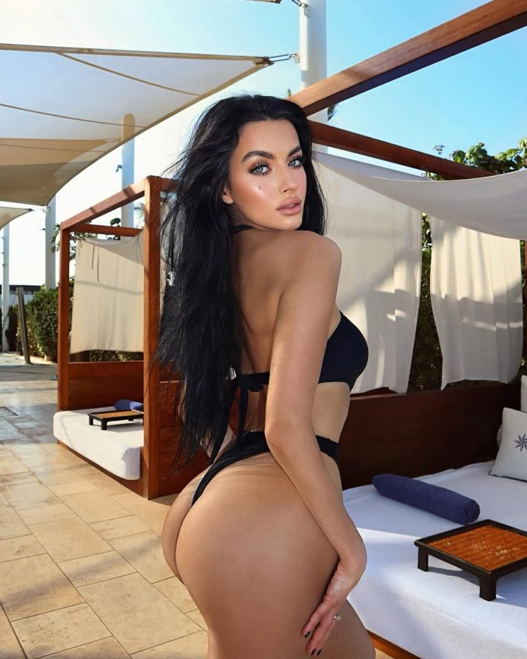 Проститутка Эстель - грудь 2, рост 170 см, вес 57 кг, цвет волос Шатенки, национальность Славянки