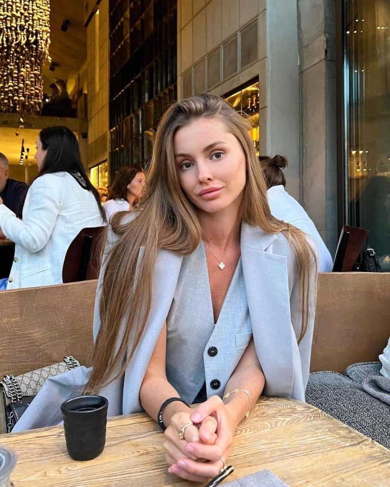 Проститутка Уэверли - грудь 1, рост 175 см, вес 53 кг, цвет волос Блондинки, национальность Славянки