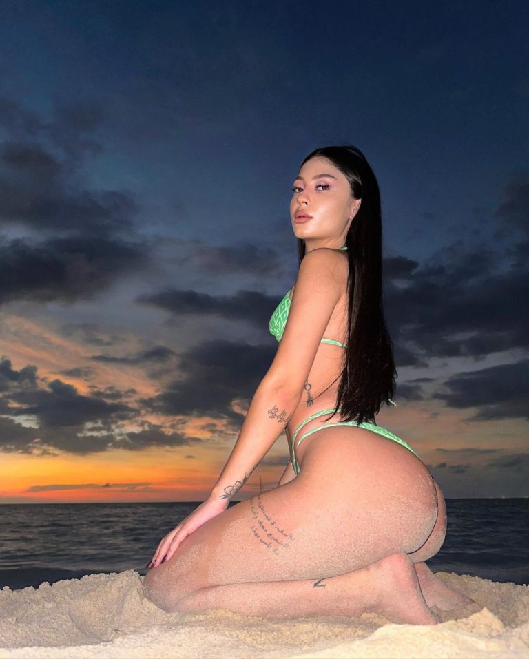 Проститутка Синди - грудь 1, рост 175 см, вес 54 кг, цвет волос Брюнетки, национальность Славянки