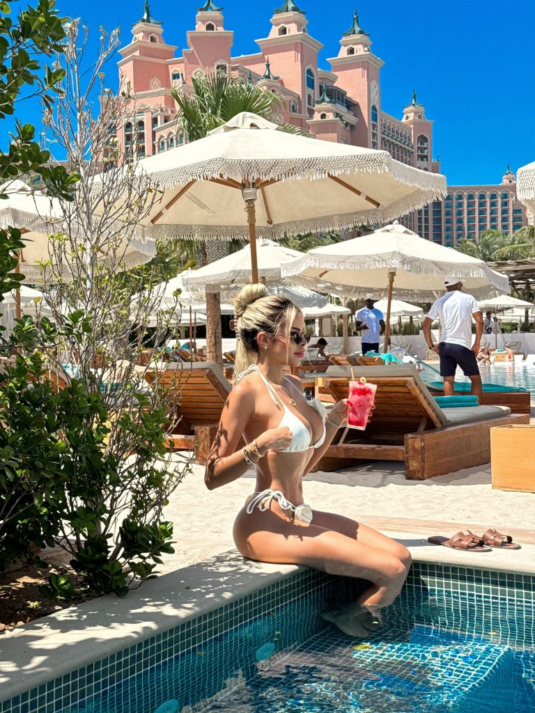 Проститутка Мартина - грудь 4, рост 170 см, вес 51 кг, цвет волос Блондинки, национальность Славянки