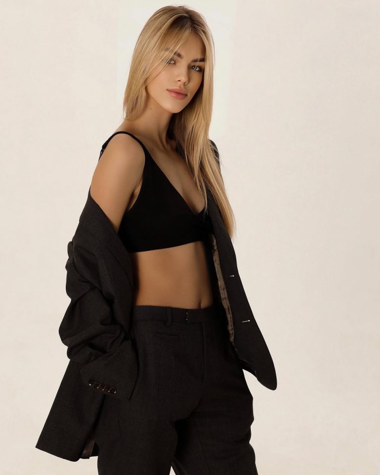 Проститутка София - грудь 2, рост 167 см, вес 55 кг, цвет волос Блондинки, национальность Славянки