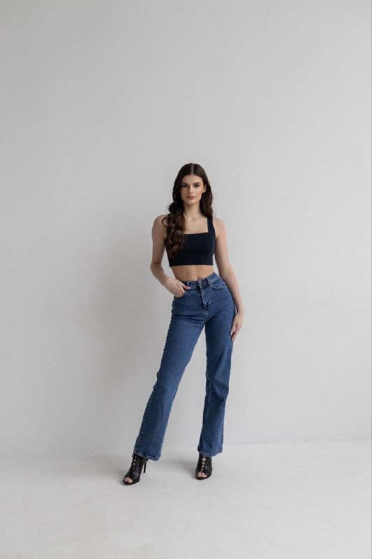 Проститутка Рената - грудь 2, рост 171 см, вес 52 кг, цвет волос Брюнетки, национальность Славянки